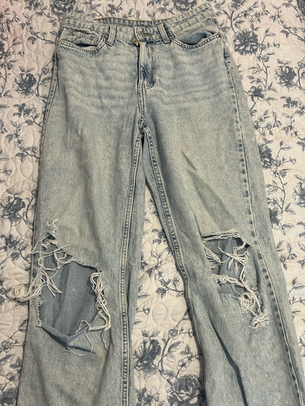 H&M Light Wash Distressed Women's Jeans